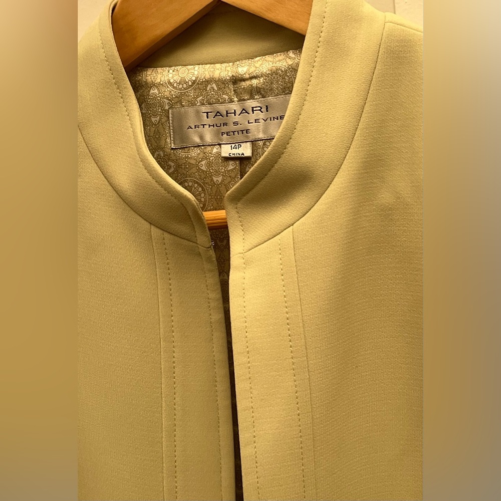 Tahari Women's Blazer - Picture 2 of 3
